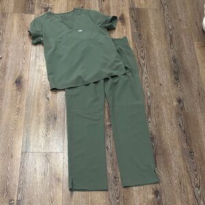 Figs Olive Scrub Set